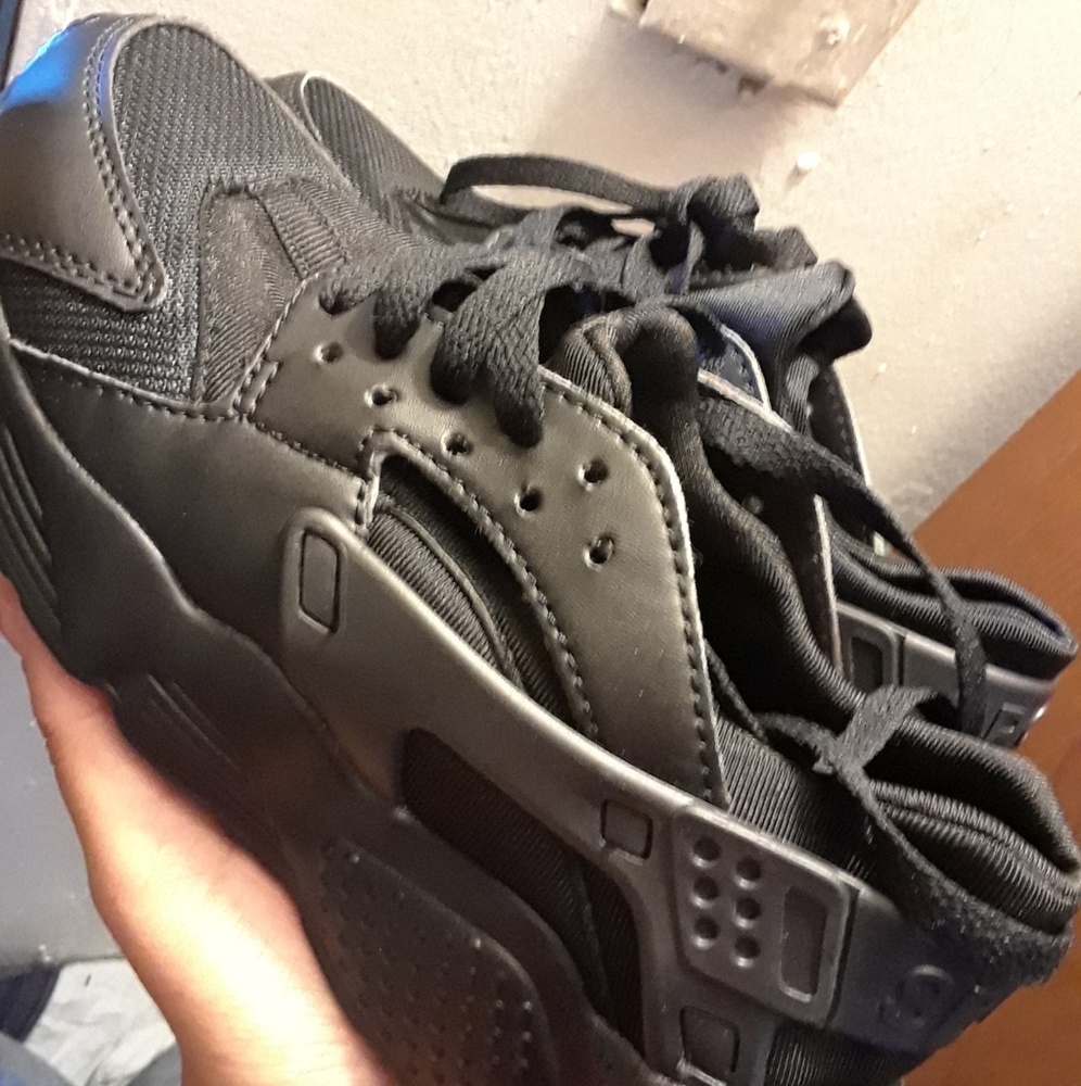 New black shoes sport